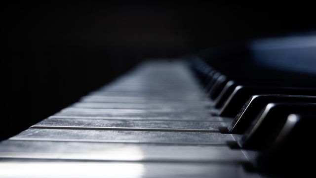 Atmospheric Piano - by Dreamnote Music
