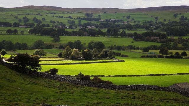 Beautiful English Countryside - by Dreamnote Music