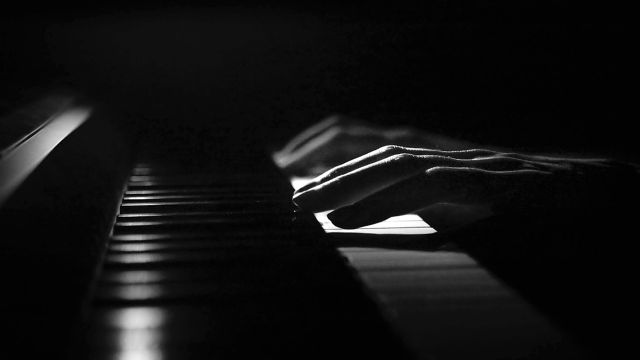 Emotional Piano Solo - by Dreamnote Music