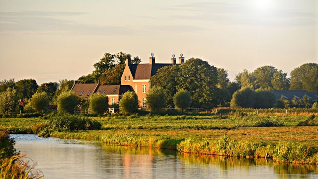 English Country Home - by Dreamnote Music